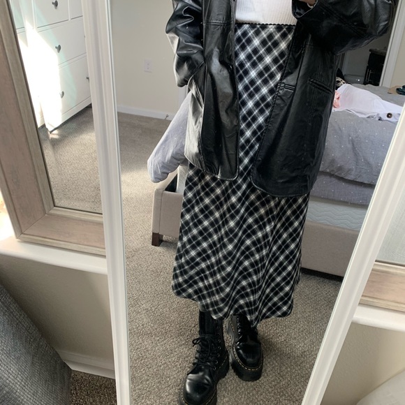 ❌SOLD❌ gingham Black/White Skirt with Elastic Band - Picture 2 of 8